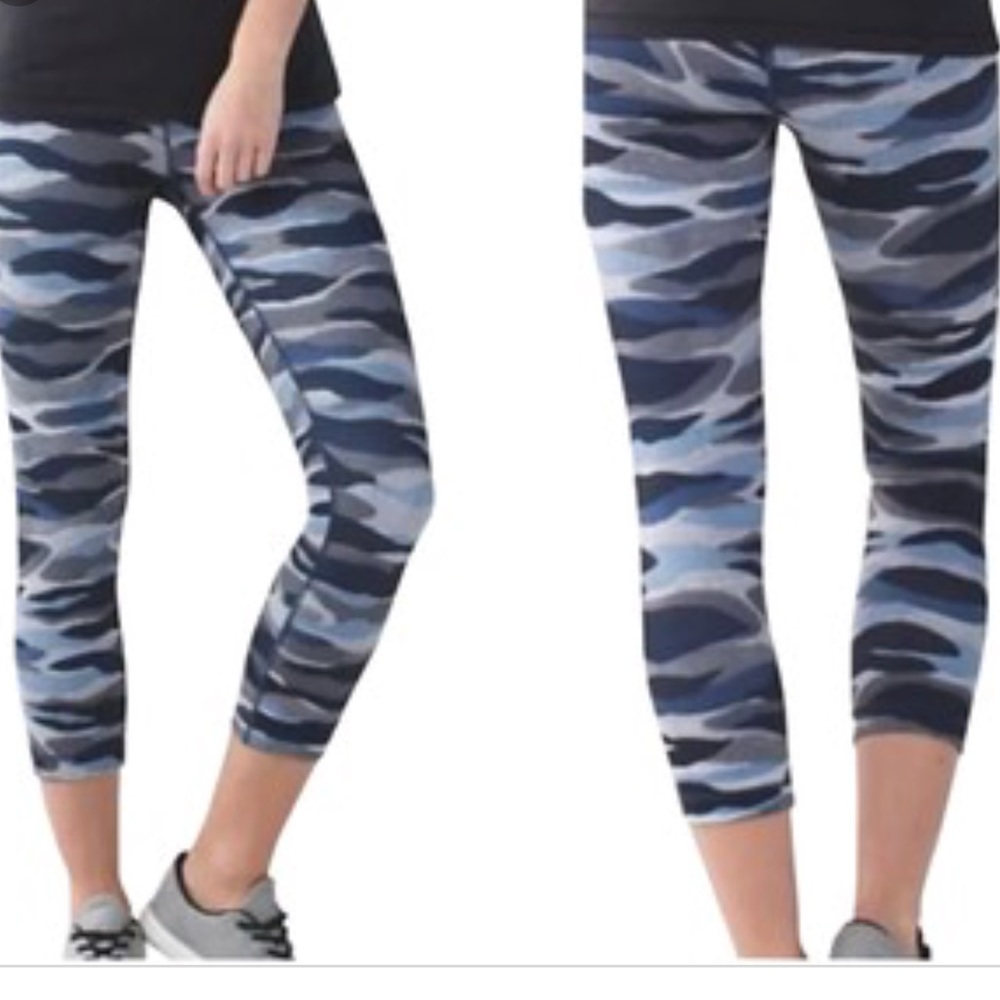 LULULEMON CAPRI CAMO LEGGINGS. SIZE 8